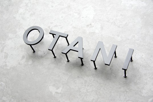 ステンレス切り文字表札