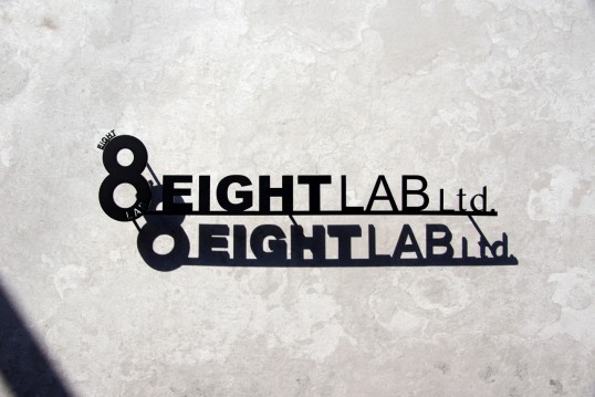 ステンレス切り文字看板