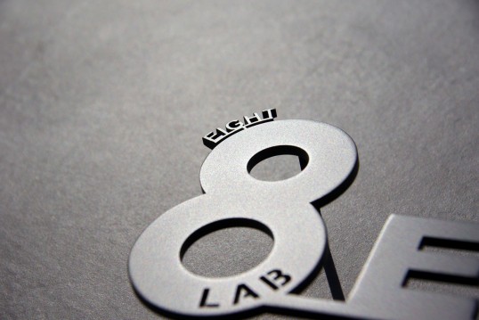 ステンレス切り文字看板