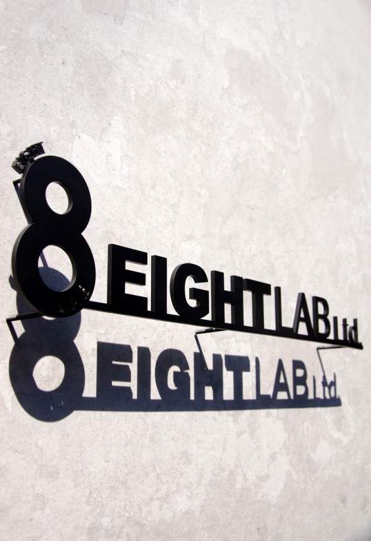 ステンレス切り文字看板