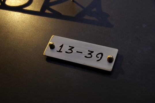 いぶし真鍮切り文字表札