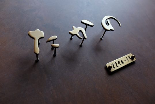 いぶし真鍮切り文字表札