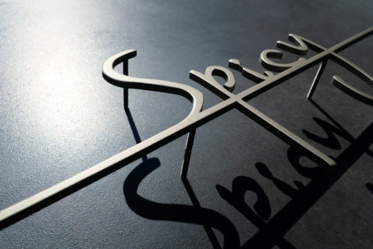 ステンレス切り文字サイン