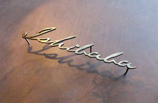 いぶし真鍮切り文字表札