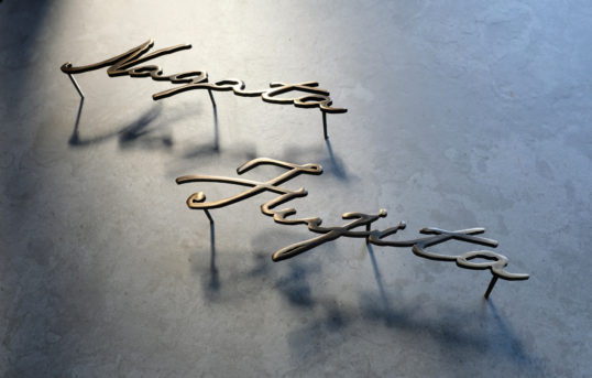 いぶし真鍮切り文字表札