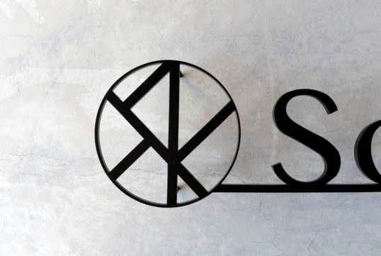 ステンレス切り文字看板