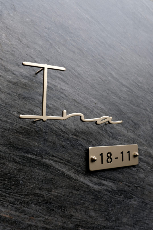 ステンレス切り文字表札