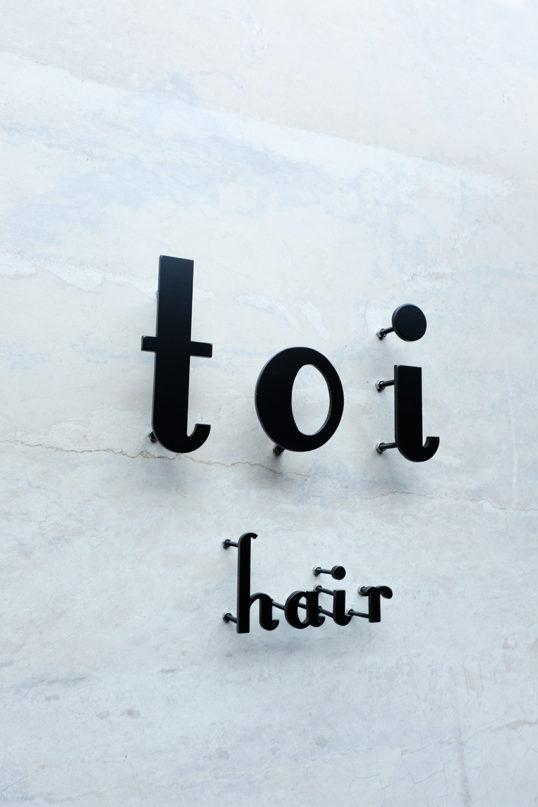 ステンレス切り文字看板