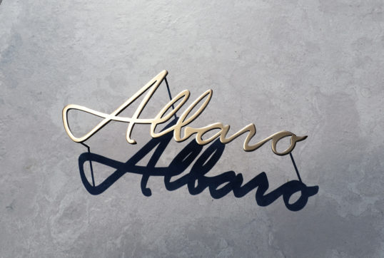 いぶし真鍮切り文字看板