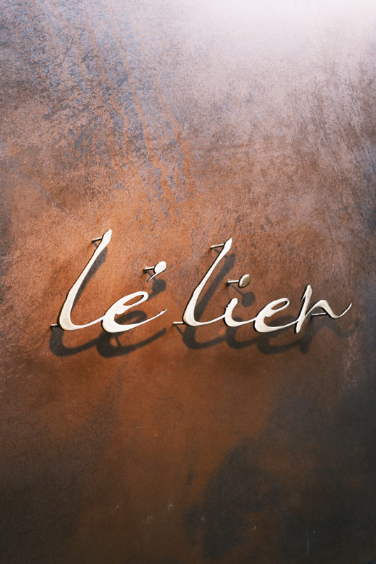 いぶし真鍮切り文字看板