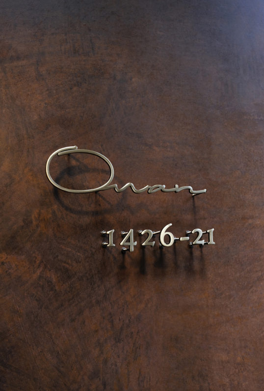 いぶし真鍮切り文字表札