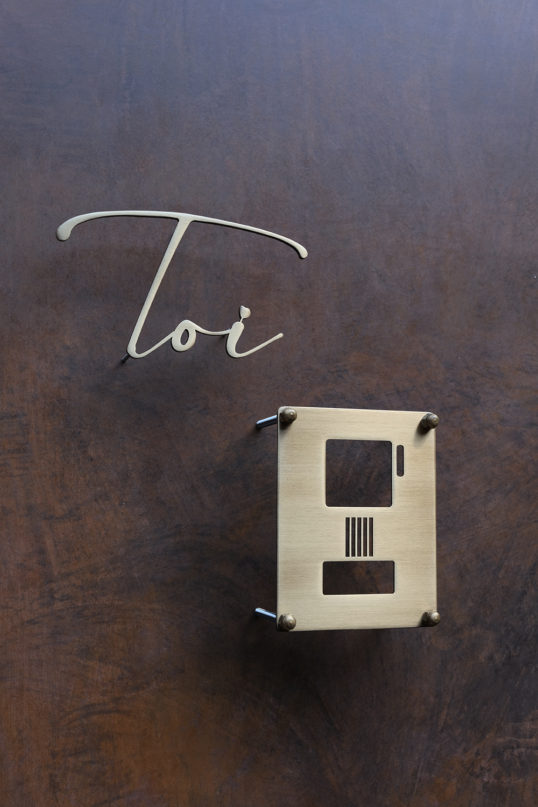 いぶし真鍮切り文字表札