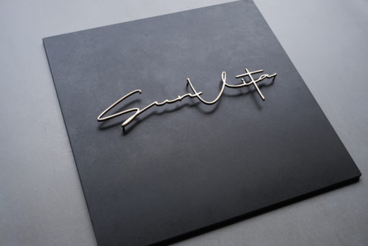 ブラックタイル看板