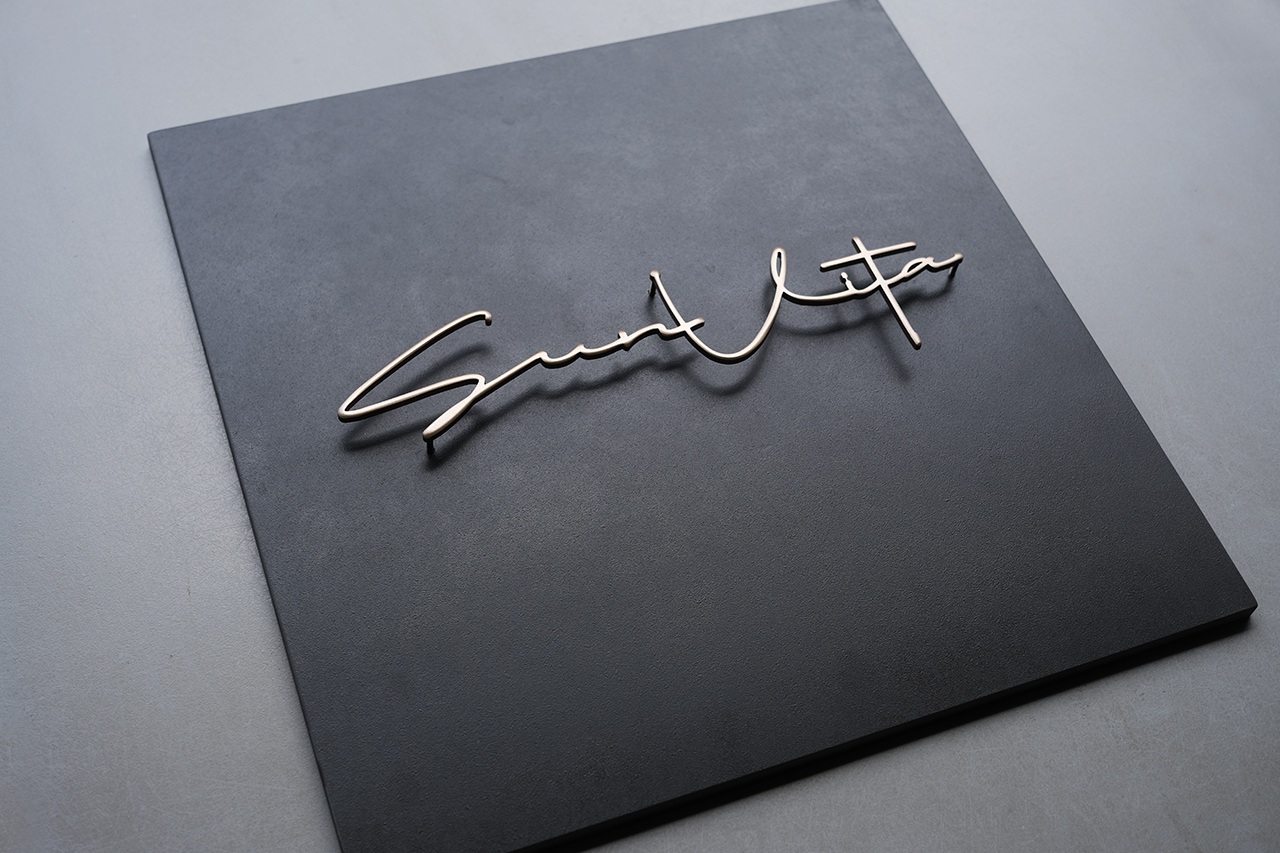 ブラックタイル看板 ステンレス浮き文字 マットゴールド | ヒロノ