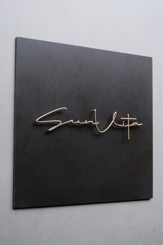 ブラックタイル看板