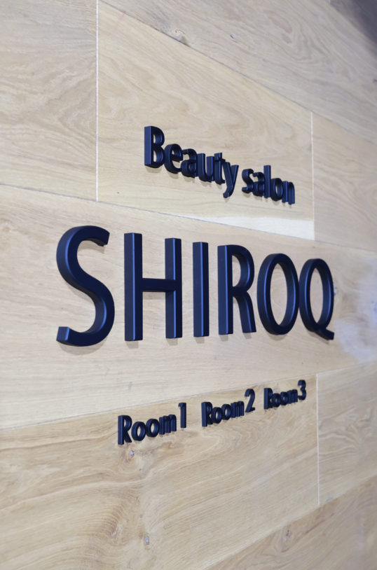 カーボンファイバーサイン