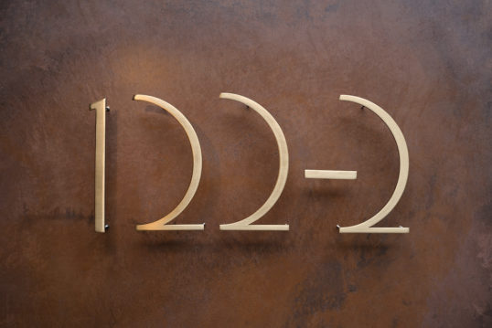 いぶし真鍮ハウスナンバー