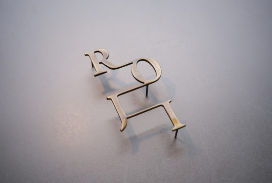 いぶし真鍮切り文字サイン