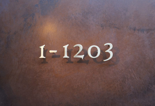 いぶし真鍮ハウスナンバー