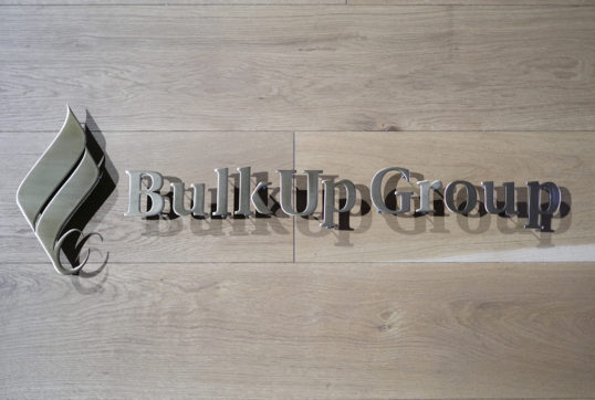 いぶし真鍮切り文字サイン