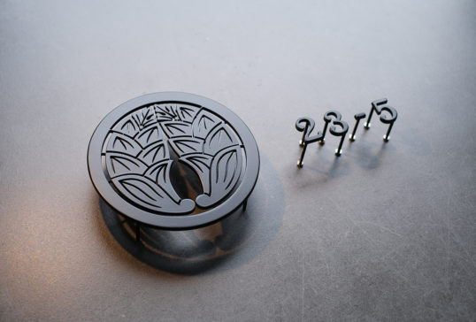 家紋デザインの表札